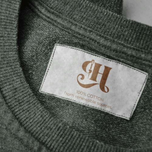 the hows sweather mockup maglionce